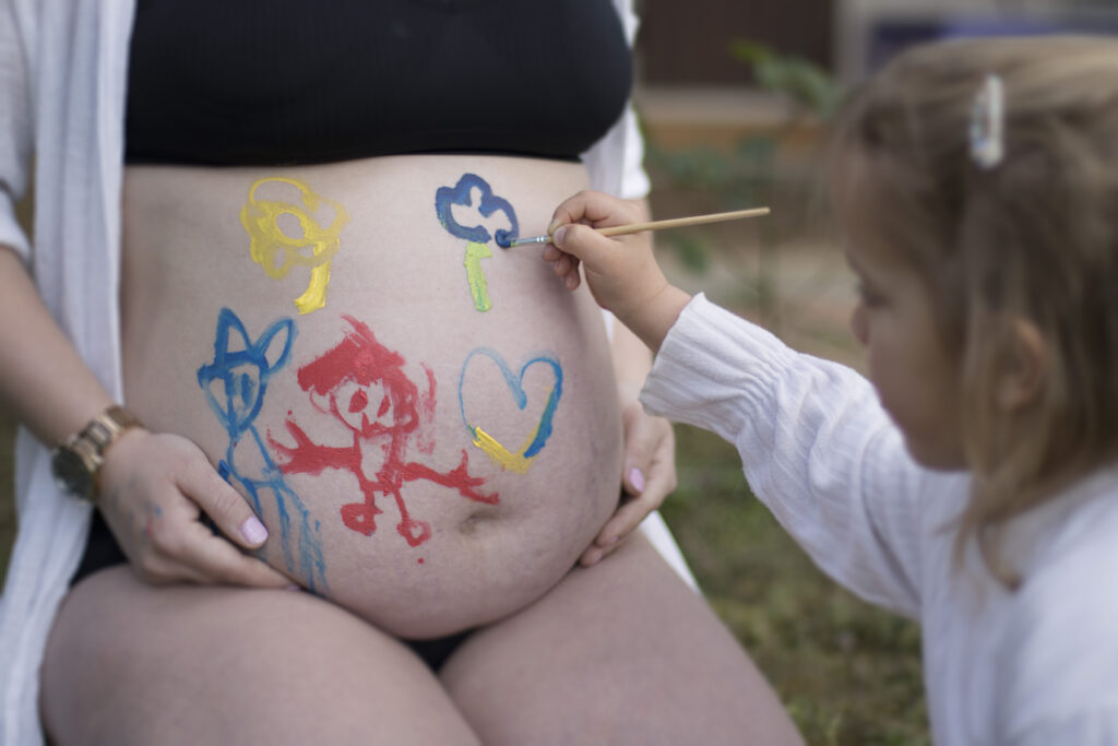 Ventre femme enceinte - Studio Rosa - Photographe Dordogne - Maternité et moments de vie