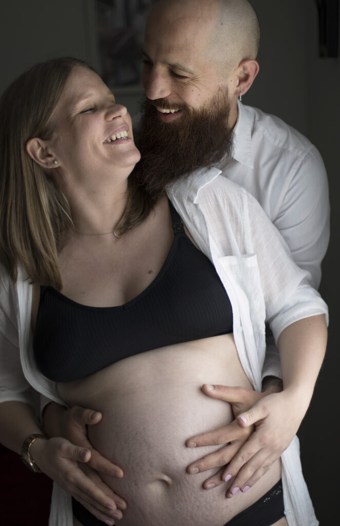 Couple complice - Studio Rosa - Photographe Dordogne - Maternité et moments de vie